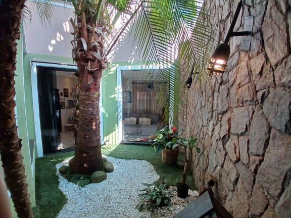 Imagem Casa com 3 Quartos à Venda, 275 m² em Capão Raso - Curitiba Imagem Casa com 3 Quartos à Venda, 275 m² em Capão Raso - Curitiba