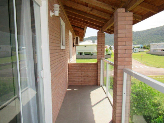 Imagem Casa com 4 Quartos à Venda, 200 m² em Florianópolis Imagem Casa com 4 Quartos à Venda, 200 m² em Florianópolis