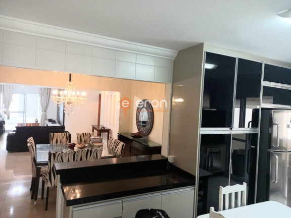 Imagem Apartamento com 4 Quartos à Venda, 203 m²