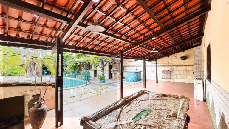 Imagem Casa com 8 Quartos à Venda, 650 m² em Cidade Dos Funcionários - Fortaleza Imagem Casa com 8 Quartos à Venda, 650 m² em Cidade Dos Funcionários - Fortaleza