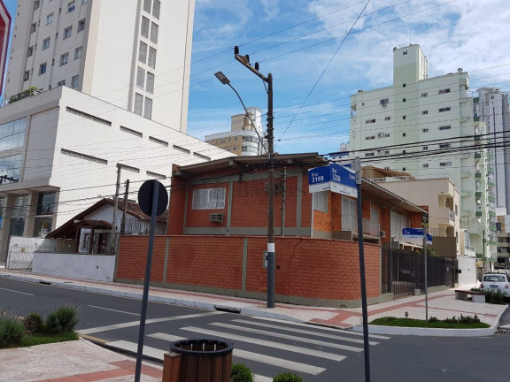 Imagem Casa com 7 Quartos à Venda, 322 m² em Centro - Balneário Camboriú Imagem Casa com 7 Quartos à Venda, 322 m² em Centro - Balneário Camboriú