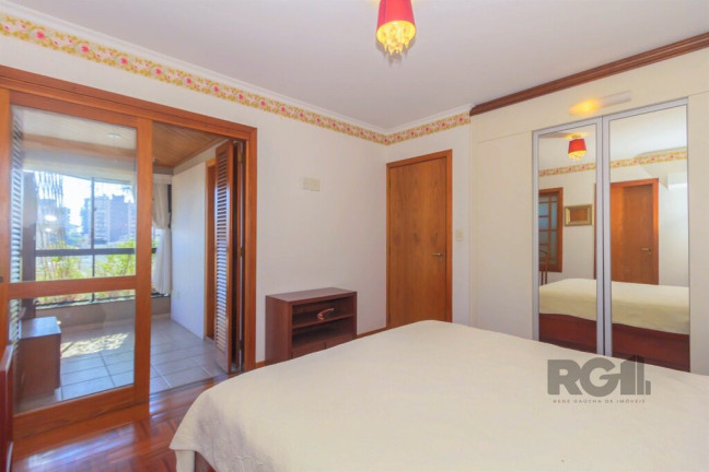 Imagem Imóvel com 3 Quartos à Venda, em Auxiliadora - Porto Alegre Imagem Imóvel com 3 Quartos à Venda, em Auxiliadora - Porto Alegre