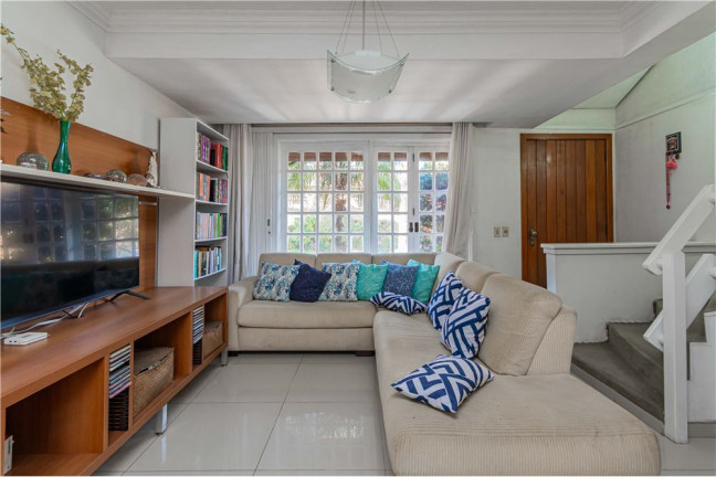 Imagem Casa com 2 Quartos à Venda, em Ipanema - Porto Alegre Imagem Casa com 2 Quartos à Venda, em Ipanema - Porto Alegre
