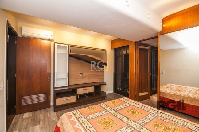 Imagem Casa com 3 Quartos para Alugar, 253 m² em Rio Branco - Porto Alegre Imagem Casa com 3 Quartos para Alugar, 253 m² em Rio Branco - Porto Alegre