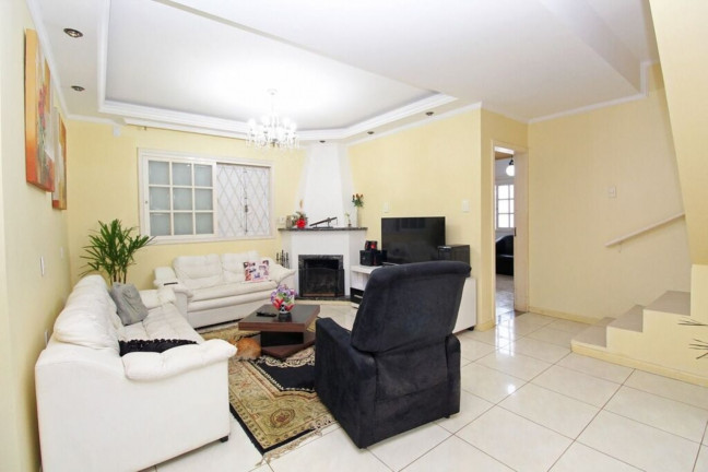 Imagem Casa com 5 Quartos à Venda,  em Sarandi - Porto Alegre