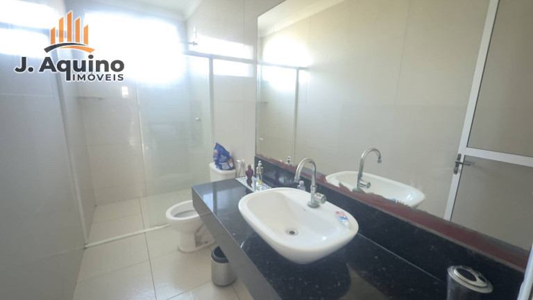 Imagem Casa com 4 Quartos à Venda, 208 m² em Cajazeiras - Fortaleza Imagem Casa com 4 Quartos à Venda, 208 m² em Cajazeiras - Fortaleza
