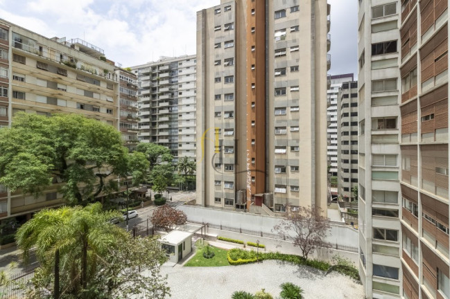 Foto do imóvel Apartamento com 3 Quartos à Venda, 220 m² em Cerqueira César - São Paulo