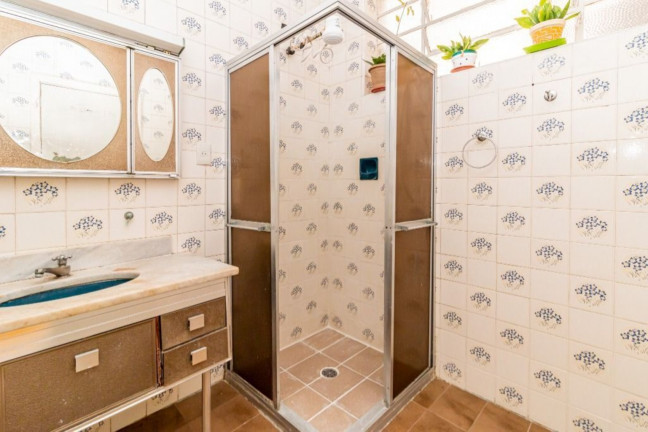 Imagem Imóvel com 2 Quartos à Venda, 64 m² em Petrópolis - Porto Alegre Imagem Imóvel com 2 Quartos à Venda, 64 m² em Petrópolis - Porto Alegre