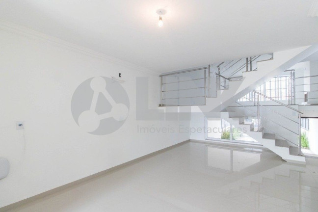 Imagem Sobrado com 3 Quartos à Venda, 220 m² em Jardim Sabará - Porto Alegre Imagem Sobrado com 3 Quartos à Venda, 220 m² em Jardim Sabará - Porto Alegre
