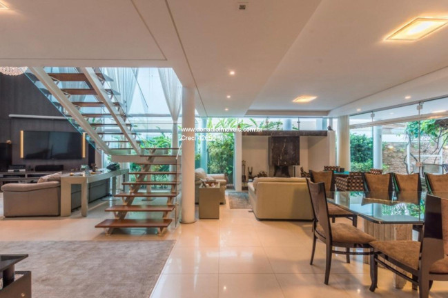 Imagem Casa com 4 Quartos à Venda, 540 m² em Córrego Grande - Florianópolis Imagem Casa com 4 Quartos à Venda, 540 m² em Córrego Grande - Florianópolis