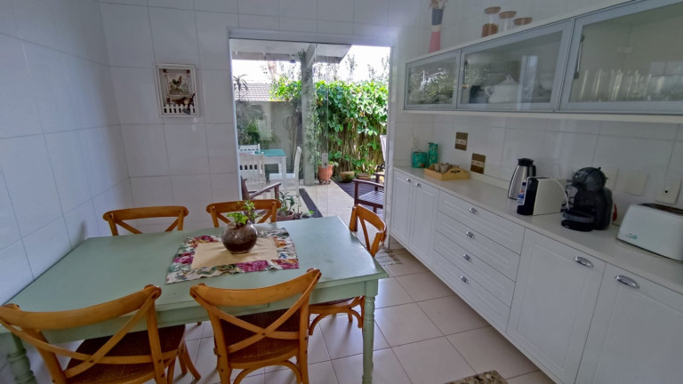 Imagem Casa com 4 Quartos à Venda, 230 m² em Chácara Das Paineiras - Carapicuíba Imagem Casa com 4 Quartos à Venda, 230 m² em Chácara Das Paineiras - Carapicuíba