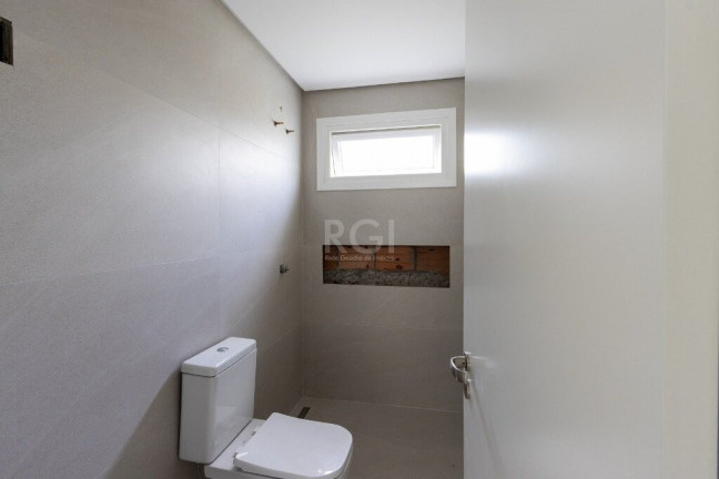 Imagem Casa com 4 Quartos à Venda, em Vila Nova - Porto Alegre Imagem Casa com 4 Quartos à Venda, em Vila Nova - Porto Alegre