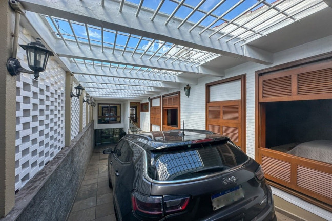 Imagem Casa com 3 Quartos à Venda, 300 m² em Três Figueiras - Porto Alegre Imagem Casa com 3 Quartos à Venda, 300 m² em Três Figueiras - Porto Alegre