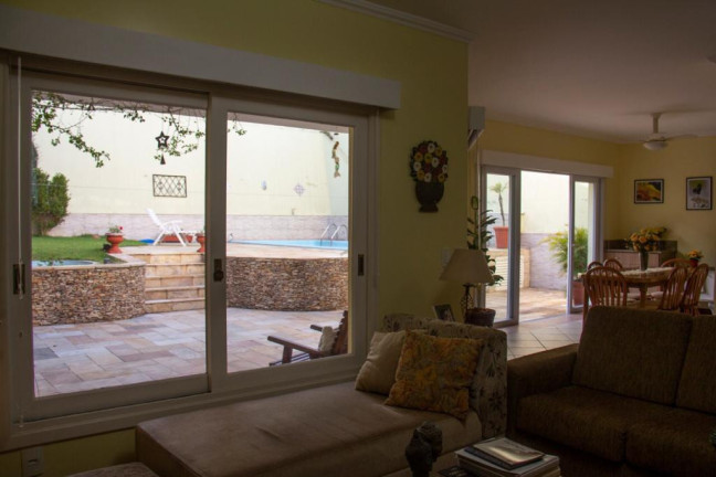 Imagem Casa com 4 Quartos à Venda, 290 m² em Sarandi - Porto Alegre Imagem Casa com 4 Quartos à Venda, 290 m² em Sarandi - Porto Alegre