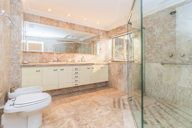 Imagem Imóvel com 1 Quarto à Venda, 309 m² em Auxiliadora - Porto Alegre Imagem Imóvel com 1 Quarto à Venda, 309 m² em Auxiliadora - Porto Alegre