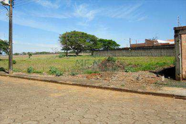 Imagem Terreno à Venda, 440 m² em Cidade Jardim - Pirassununga Imagem Terreno à Venda, 440 m² em Cidade Jardim - Pirassununga