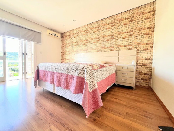 Imagem Casa com 3 Quartos à Venda, 300 m² em Vila Nova - Porto Alegre Imagem Casa com 3 Quartos à Venda, 300 m² em Vila Nova - Porto Alegre