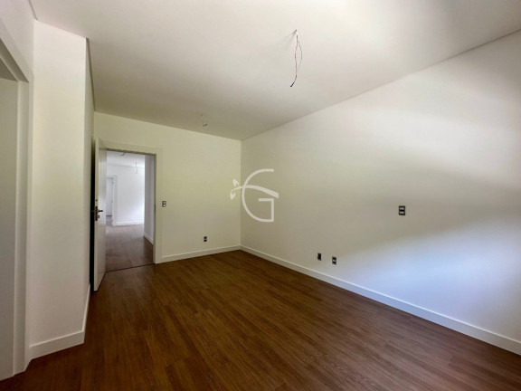 Imagem Sobrado com 4 Quartos à Venda, 367 m² em América - Joinville