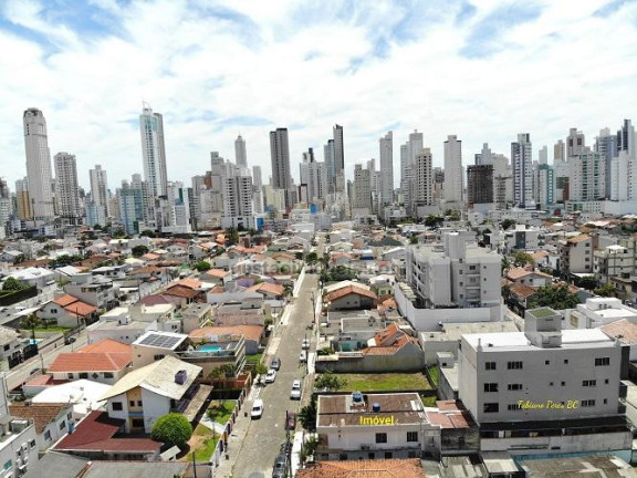 Imagem Casa com 5 Quartos à Venda, 180 m² em Centro - Balneário Camboriú Imagem Casa com 5 Quartos à Venda, 180 m² em Centro - Balneário Camboriú
