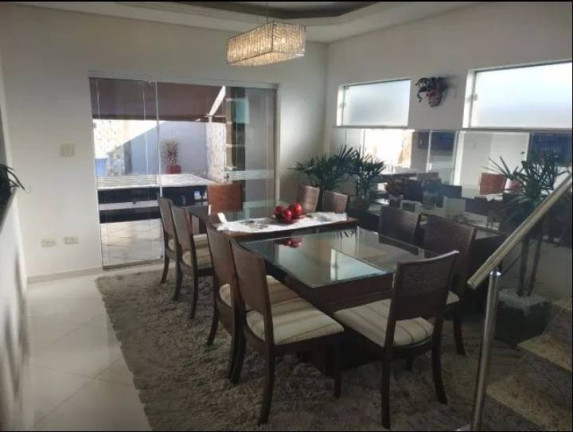 Casa com 4 Quartos à Venda, 250 m² em Piracangaguá - Taubaté