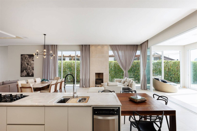 Imagem Casa com 4 Quartos à Venda, 450 m² em Camboriú Imagem Casa com 4 Quartos à Venda, 450 m² em Camboriú