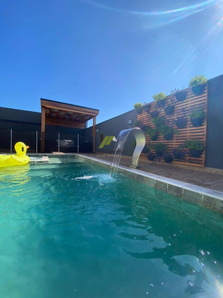 Imagem Casa de Condomínio com 3 Quartos à Venda, 258 m²