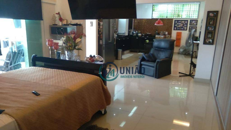 Imagem Casa com 6 Quartos à Venda, 540 m² em Charitas - Niterói