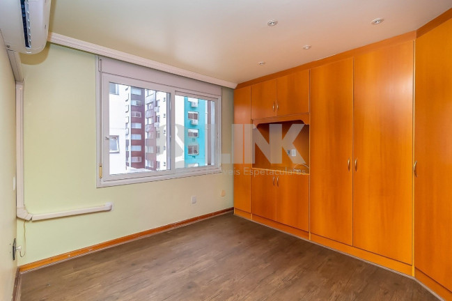 Imagem Imóvel com 2 Quartos à Venda, 81 m² em Passo Da Areia - Porto Alegre Imagem Imóvel com 2 Quartos à Venda, 81 m² em Passo Da Areia - Porto Alegre