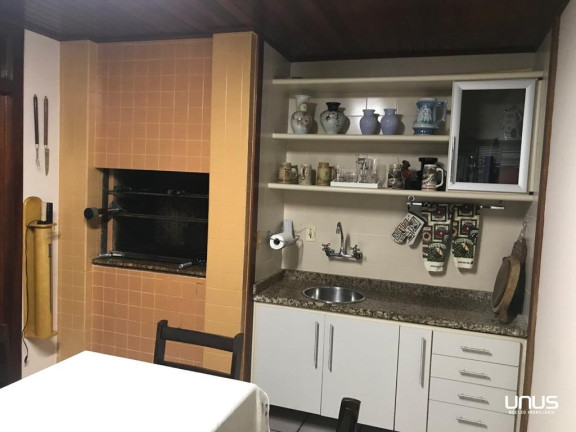 Imagem Casa com 4 Quartos à Venda, em Centro - Florianópolis Imagem Casa com 4 Quartos à Venda, em Centro - Florianópolis