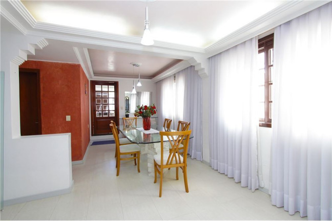 Imagem Casa com 5 Quartos à Venda, em São José - Porto Alegre Imagem Casa com 5 Quartos à Venda, em São José - Porto Alegre
