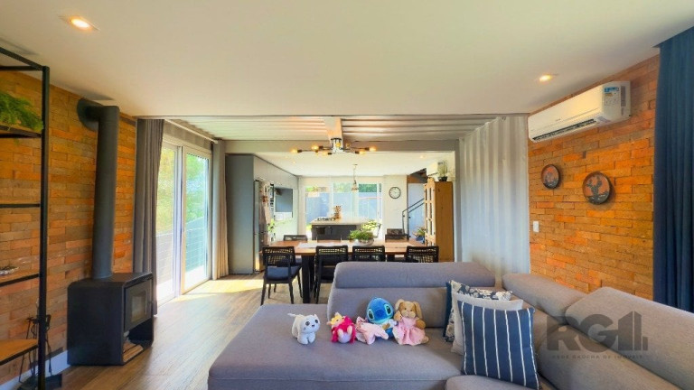 Imagem Casa com 3 Quartos à Venda, 333 m² em Teresópolis - Porto Alegre Imagem Casa com 3 Quartos à Venda, 333 m² em Teresópolis - Porto Alegre