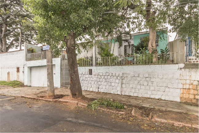 Imagem Casa com 4 Quartos à Venda, em Santa Tereza - Porto Alegre Imagem Casa com 4 Quartos à Venda, em Santa Tereza - Porto Alegre