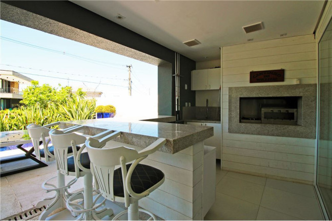 Imagem Casa com 4 Quartos à Venda, em Vila Nova - Porto Alegre Imagem Casa com 4 Quartos à Venda, em Vila Nova - Porto Alegre