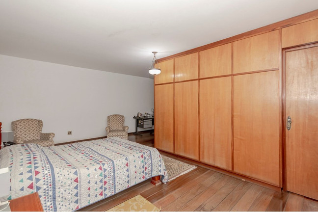 Imagem Casa com 4 Quartos à Venda, 388 m² em Jardim Itu - Porto Alegre Imagem Casa com 4 Quartos à Venda, 388 m² em Jardim Itu - Porto Alegre