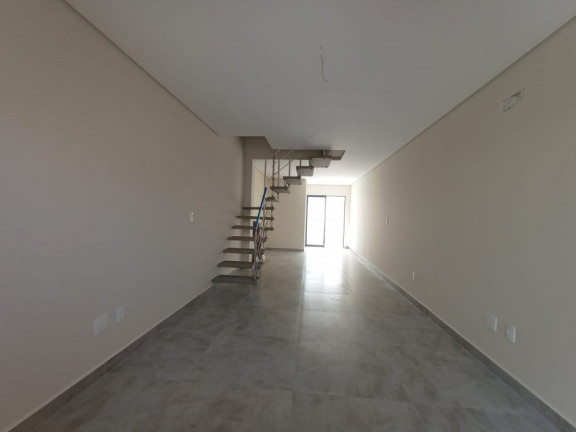 Sobrado com 2 Quartos à Venda, 68 m² em Santa Regina - Camboriú