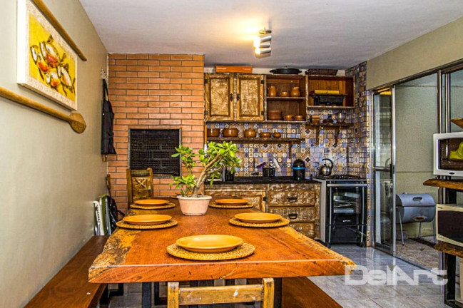 Imagem Casa com 3 Quartos à Venda, 310 m² em São Braz - Curitiba Imagem Casa com 3 Quartos à Venda, 310 m² em São Braz - Curitiba