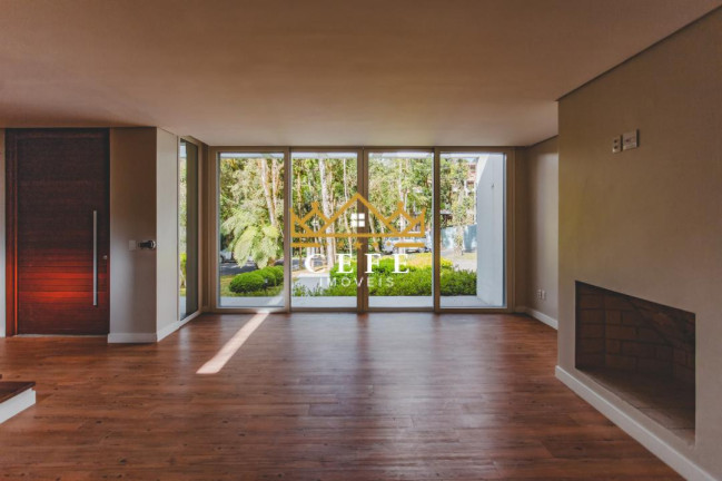 Imagem Casa com 4 Quartos à Venda, 1.096 m² em Centro - Gramado