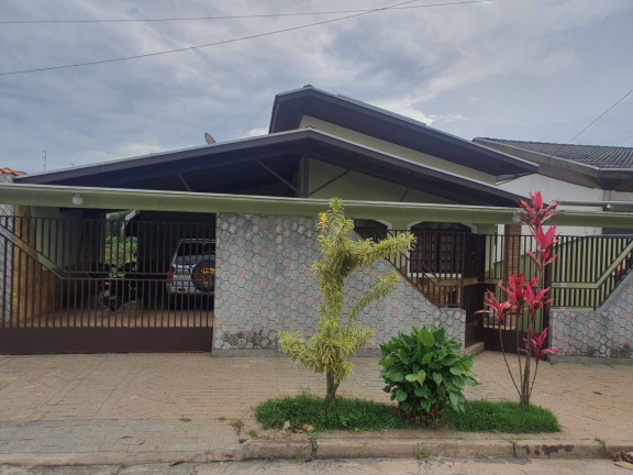 Imagem Casa com 4 Quartos à Venda, 310 m² em Taubaté Imagem Casa com 4 Quartos à Venda, 310 m² em Taubaté