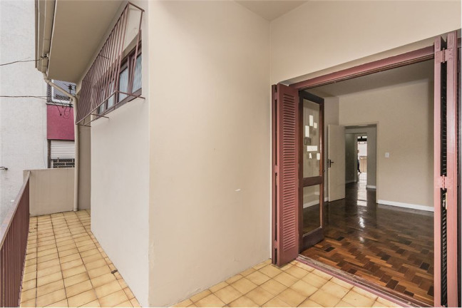 Imagem Casa com 5 Quartos à Venda, em Rio Branco - Porto Alegre Imagem Casa com 5 Quartos à Venda, em Rio Branco - Porto Alegre