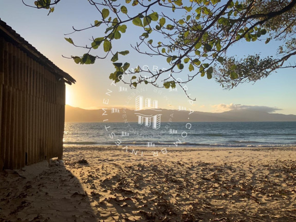 Terreno à Venda, 1.800 m² em Daniela - Florianópolis