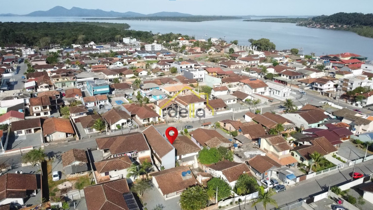 Imagem Casa com 3 Quartos à Venda, 315 m² em Espinheiros - Joinville Imagem Casa com 3 Quartos à Venda, 315 m² em Espinheiros - Joinville