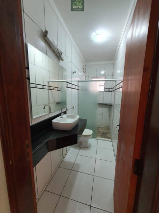 Imagem Casa com 3 Quartos à Venda, 250 m²