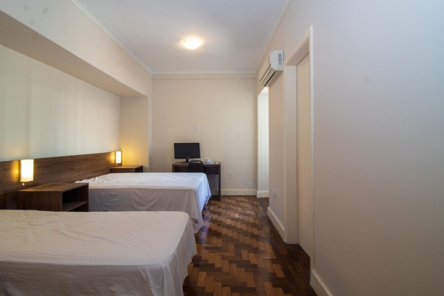 Imagem Imóvel com 1 Quarto à Venda, 27 m² em Centro Histórico - Porto Alegre Imagem Imóvel com 1 Quarto à Venda, 27 m² em Centro Histórico - Porto Alegre