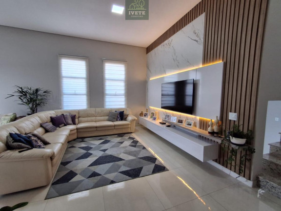 Imagem Casa de Condomínio com 3 Quartos à Venda, 275 m²