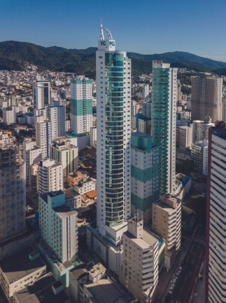 Imagem Apartamento com 4 Quartos à Venda, 131 m² em Centro - Balneário Camboriú Imagem Apartamento com 4 Quartos à Venda, 131 m² em Centro - Balneário Camboriú
