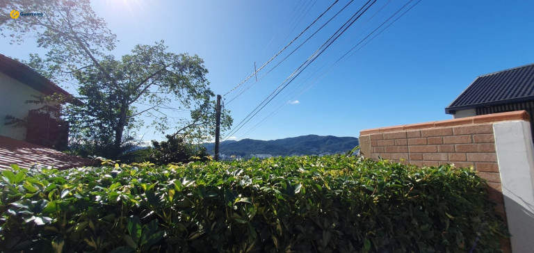 Imagem Casa com 3 Quartos à Venda, 304 m² em Trindade - Florianópolis Imagem Casa com 3 Quartos à Venda, 304 m² em Trindade - Florianópolis