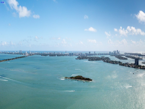 Imagem Imóvel com 4 Quartos à Venda, 296 m² em Centro - Miami Imagem Imóvel com 4 Quartos à Venda, 296 m² em Centro - Miami