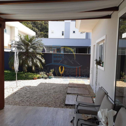 Casa de Condomínio com 3 Quartos à Venda, 300 m² em Floresta - Joinville