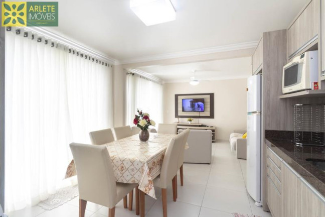 Imagem Casa com 3 Quartos para Alugar ou Temporada, 100 m² em Centro - Bombinhas Imagem Casa com 3 Quartos para Alugar ou Temporada, 100 m² em Centro - Bombinhas