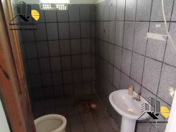 Imagem Casa com 3 Quartos à Venda, 300 m² em Segismundo Pereira - Uberlândia Imagem Casa com 3 Quartos à Venda, 300 m² em Segismundo Pereira - Uberlândia